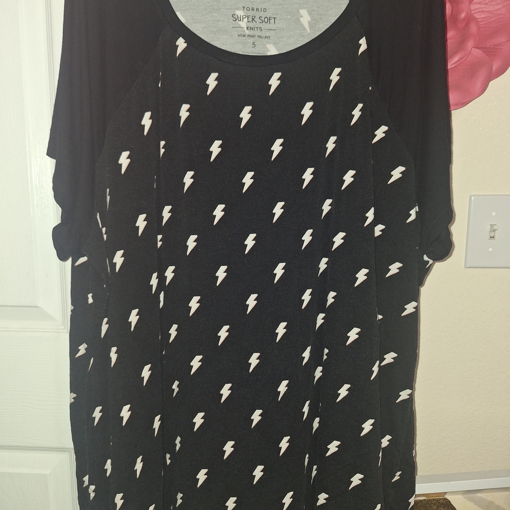Torrid Black and White Lightning Bolt Women's Top